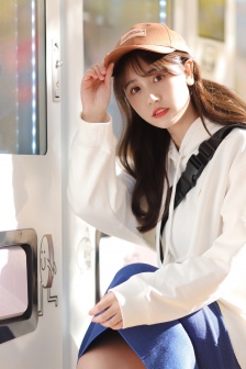 动漫美女打扑克